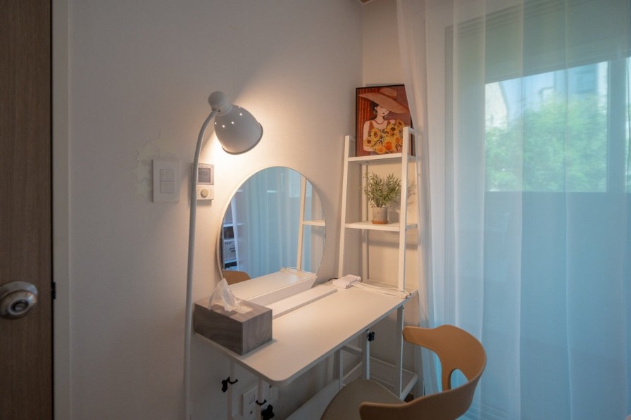 DongPyun House 302호 화장대와 책상